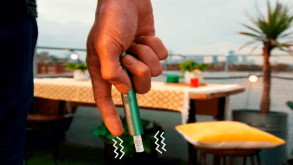 رسم توضيحيّ لاستجابة جهاز IQOS ILUMA PRIME لحركات اليد. رسم توضيحيّ لاستجابة جهاز IQOS ILUMA PRIME لحركات اليد.